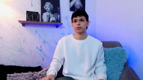 Snapshot of mykelcano chatting on 10-21-25, 03:02 Mykel online show from 10-21-25, 03:02