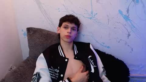 Snapshot of mykelcano chatting on 10-22-25, 03:07 Mykel online show from 10-22-25, 03:07