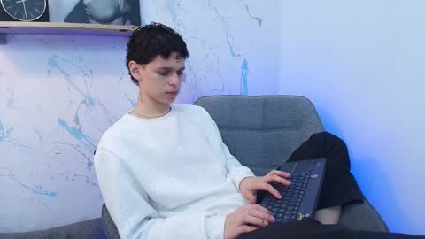 Snapshot of mykelcano chatting on 11-05-25, 02:39 Mykel online show from 11-05-25, 02:39