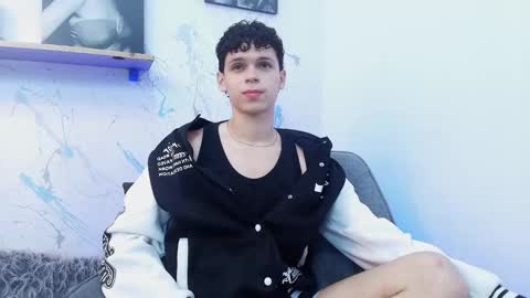 Snapshot of mykelcano chatting on 11-08-25, 12:38 Mykel online show from 11-08-25, 12:38