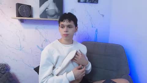 Snapshot of mykelcano chatting on 11-12-25, 02:17 Mykel online show from 11-12-25, 02:17