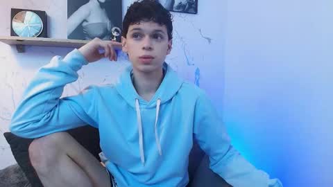 Snapshot of mykelcano chatting on 12-05-25, 02:14 Mykel online show from 12-05-25, 02:14