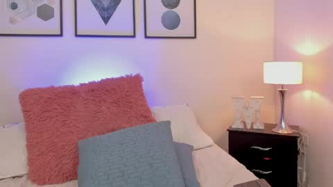 Snapshot of mykelcano chatting on 05-08-26, 01:27 Mykel online show from 05-08-26, 01:27