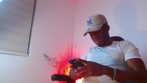 Mylo Wallace  online show from 02-04-25, 03:44