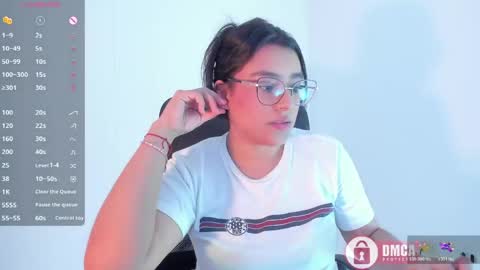 Snapshot of mypretty_isabella chatting on 05-14-26, 07:15 Bella online show from 05-14-26, 07:15