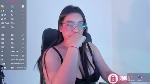 Snapshot of mypretty_isabella chatting on 05-21-26, 01:01 Bella online show from 05-21-26, 01:01