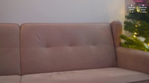 Snapshot of mysterious_ariel_ chatting on 12-28-24, 02:32 Ariel online show from 12-28-24, 02:32