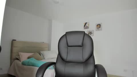 Elena online show from 10-28-25, 07:38