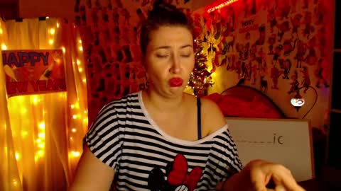 Snapshot of mystydew chatting on 01-28-25, 03:57 MystyDew online show from 01-28-25, 03:57