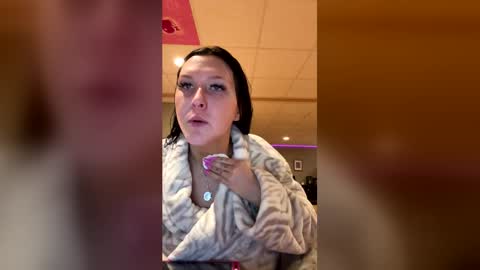 n0rmalgurl online show from 05-26-26, 11:34