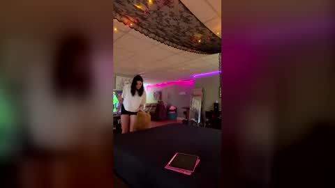 n0rmalgurl online show from 05-28-26, 07:55