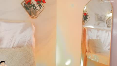 naamah_b online show from 09-26-25, 02:10