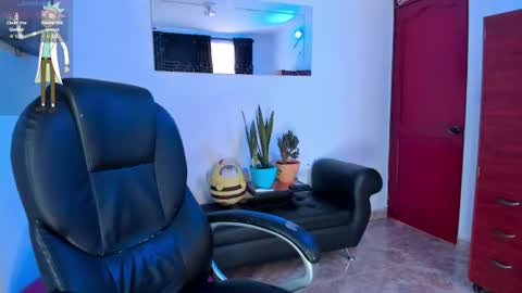 Snapshot of naes_brown chatting on 07-28-26, 02:13 naes_brown online show from 07-28-26, 02:13