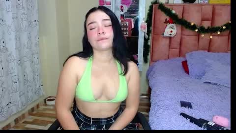 nahia cute     only   online show from 12-18-24, 03:55