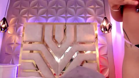 Snapshot of nahia_low chatting on 12-03-24, 10:17  Valeria  online show from 12-03-24, 10:17