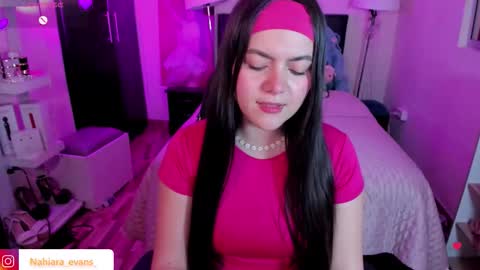 NAHIARA EVANS online show from 10-30-25, 06:15