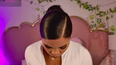 NahiaraReina  online show from 04-18-26, 02:54