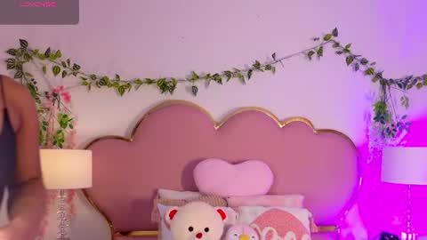 NahiaraReina  online show from 07-25-26, 01:41