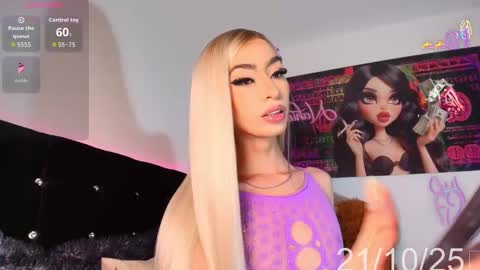 NahiaVictoria  online show from 10-21-25, 12:39