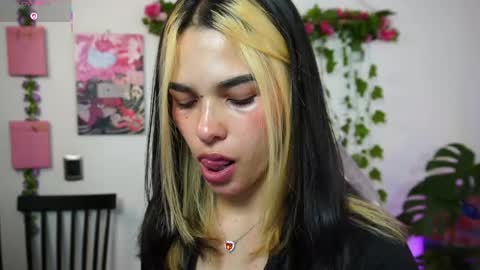 Snapshot of naho_4269 chatting on 05-06-26, 01:47 Naho Sigueme en mis Redes Sociales Follow me on my social networks online show from 05-06-26, 01:47