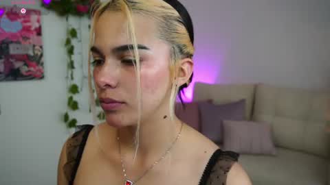 Snapshot of naho_4269 chatting on 06-13-26, 04:49 Naho Sigueme en mis Redes Sociales Follow me on my social networks online show from 06-13-26, 04:49