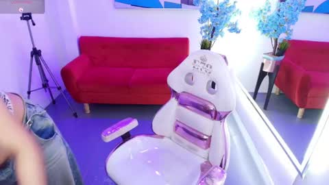 nahomi_velmont online show from 06-01-26, 12:40
