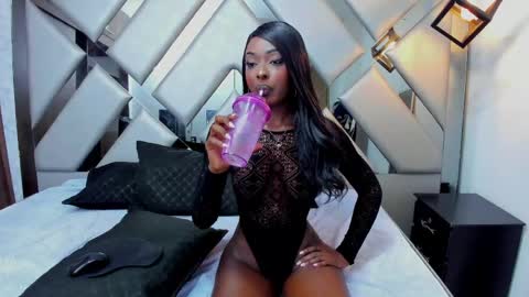 Snapshot of nahomii_hill chatting on 04-30-26, 09:30 Nahomi online show from 04-30-26, 09:30
