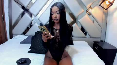 Snapshot of nahomii_hill chatting on 05-12-26, 08:39 Nahomi online show from 05-12-26, 08:39