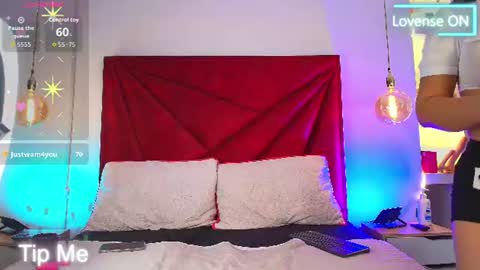NahomiRoss online show from 06-19-26, 02:32