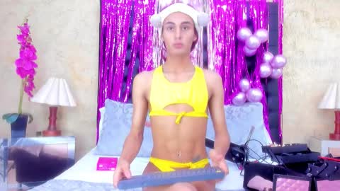 Nahomi  online show from 01-12-26, 04:56