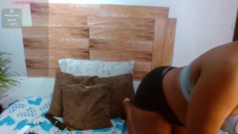 nahomy_gree online show from 04-22-26, 07:00