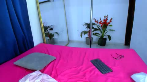 nahomy_hancook online show from 12-17-25, 09:15