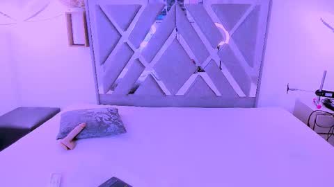 Nahomy online show from 10-14-25, 07:36