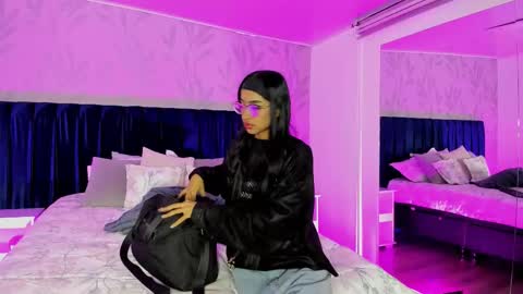 Nahomy  online show from 12-23-25, 11:08