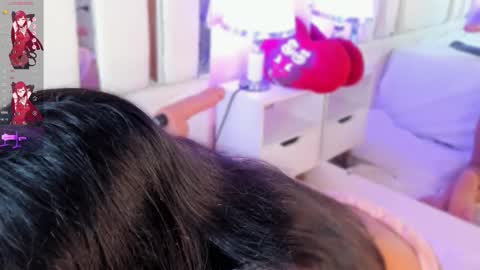 Nahomy Roberts online show from 10-18-25, 12:17