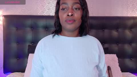 naiaramasson_ online show from 10-07-25, 12:02