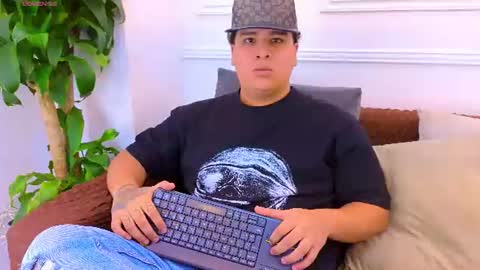 Snapshot of naimruiz_ chatting on 07-25-26, 06:38 naimruiz_ online show from 07-25-26, 06:38