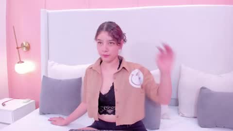 Snapshot of naira_velvet chatting on 06-18-26, 10:03 N A I R A online show from 06-18-26, 10:03