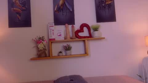nairagold_ online show from 06-14-26, 12:41
