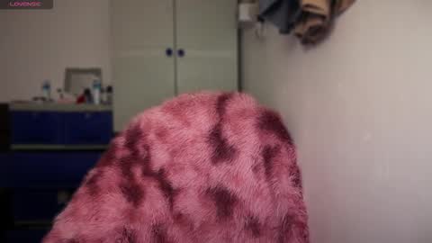 Snapshot of naisha143 chatting on 03-04-26, 11:55 MARY MAE online show from 03-04-26, 11:55