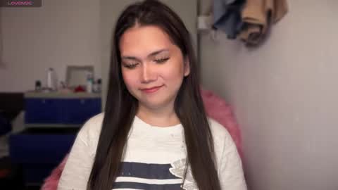 Snapshot of naisha143 chatting on 03-06-26, 03:25 MARY MAE online show from 03-06-26, 03:25