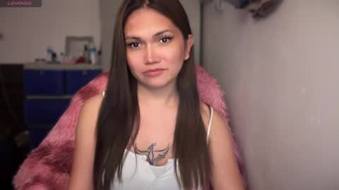 Snapshot of naisha143 chatting on 03-11-26, 10:43 MARY MAE online show from 03-11-26, 10:43