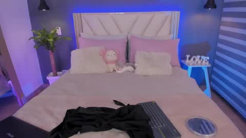 Naisha Ford online show from 04-09-26, 05:40