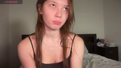 Snapshot of naive_love chatting on 06-09-26, 01:45 Mia guest- Eva from DOUBLECUTIES online show from 06-09-26, 01:45