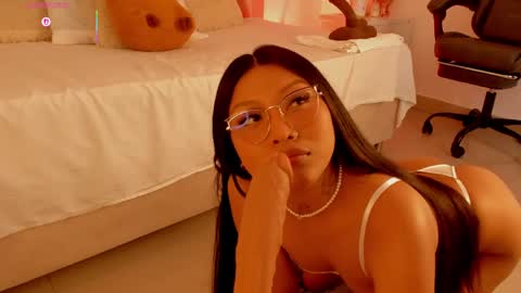 INSTAGRAM  m2221     online show from 04-21-26, 10:10