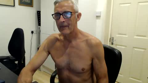 Snapshot of nakedcarpenteruk chatting on 08-08-26, 08:27 nakedcarpenteruk online show from 08-08-26, 08:27