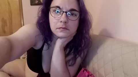 Snapshot of nakedcrafts chatting on 01-28-25, 06:16 Lizzy online show from 01-28-25, 06:16