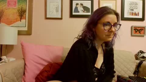 Snapshot of nakedcrafts chatting on 03-08-25, 05:38 Lizzy online show from 03-08-25, 05:38