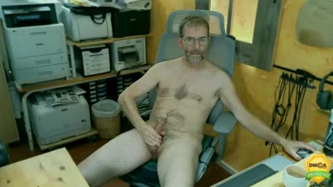 Snapshot of nakedluke chatting on 05-02-26, 09:25 Luke online show from 05-02-26, 09:25