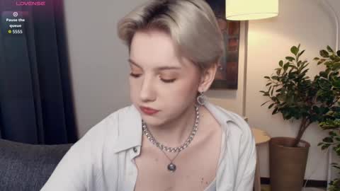 Kate online show from 11-30-25, 12:20